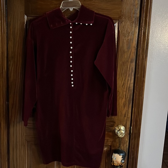 TAPEMEASURE NEW YORK Burgundy Velvet Dress. Size Large - Picture 2 of 4